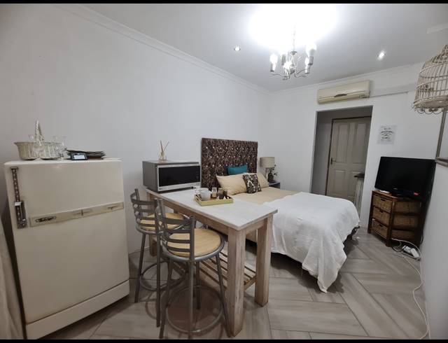 9 BEDROOM FREESTANDING FOR SALE IN HERRWOOD PARK